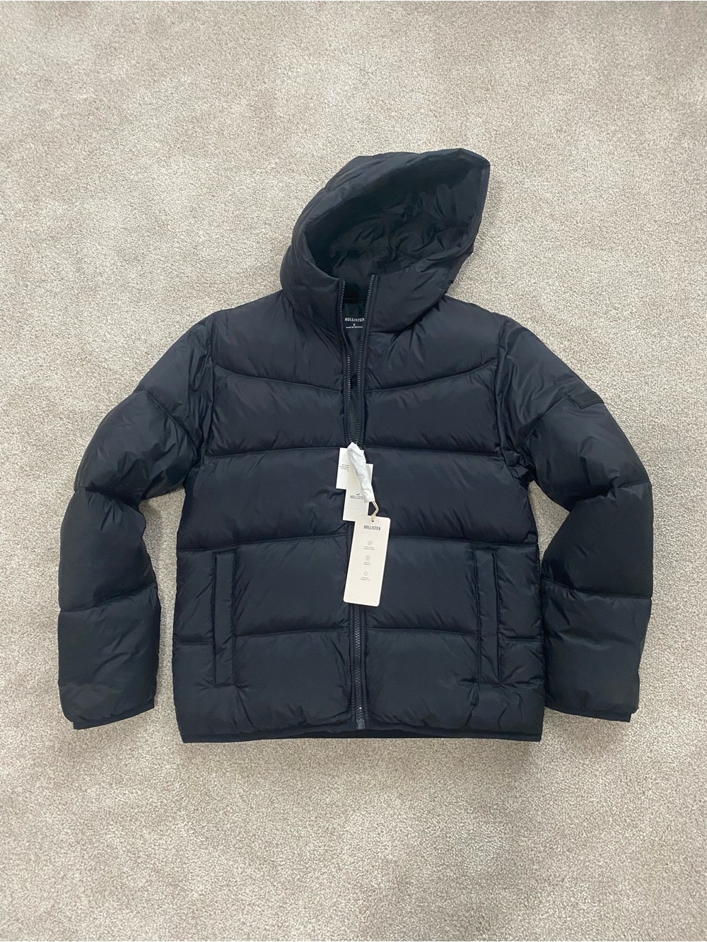 Hollister Men's Black Hooded Puffer Jacket Size Small